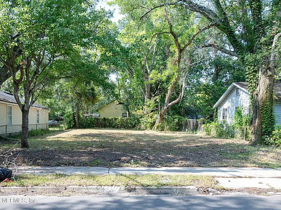 3rd image of 1940 W 6TH Street