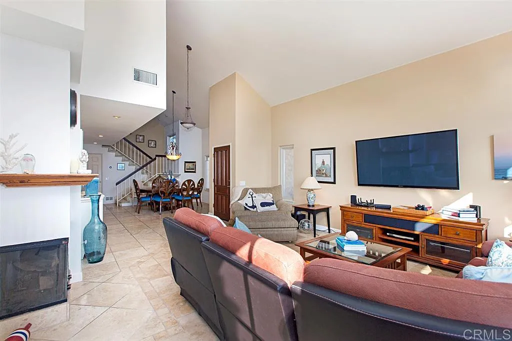 3 bed, 3.0 bath, 1951 sqft, $6,000 — Photo 3