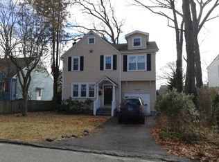 22 Summitview Dr, Bayville, NY 11709