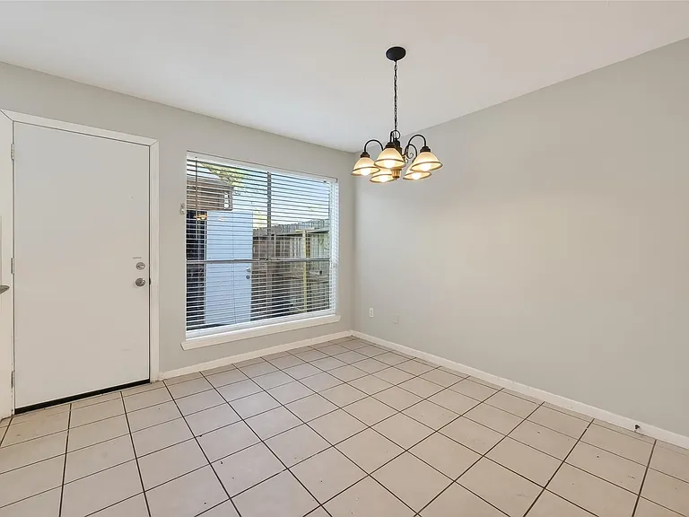 8646 Maplecrest Dr — Photo 12