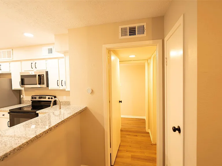 2021 Spenwick Dr #624 — Photo 6