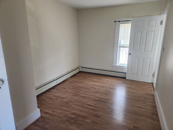 5th image of 450 Main St
