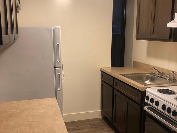 5th image of 56 Sheridan Ave #1