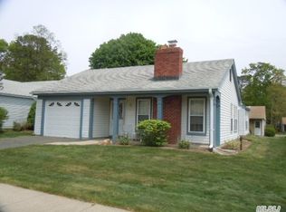 426 Sheffield Dr, Ridge, NY 11961