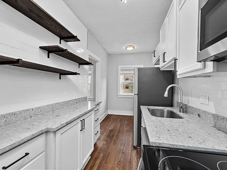 901 E Linwood Blvd — Photo 55