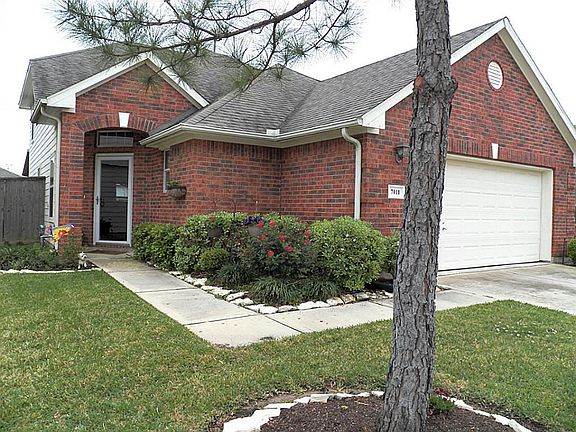 A closer view of the front sidewalk & front porch