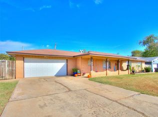 909 SW 5th St, Moore, OK 73160