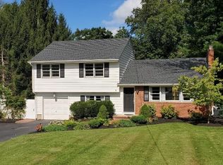 68 Perry Dr, Ewing, NJ 08628