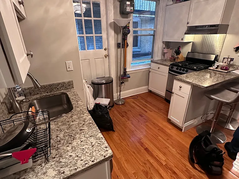 220 Hanover St #6 — Photo 6