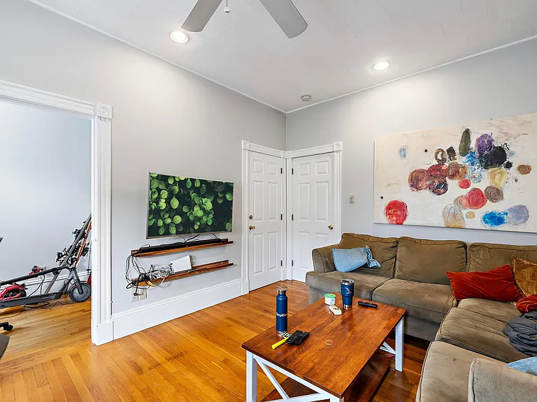 648 E 7th St #2 — Photo 10