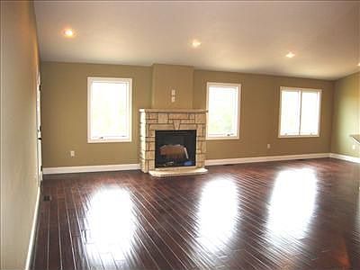 1st image of 117 Firethorn Ln