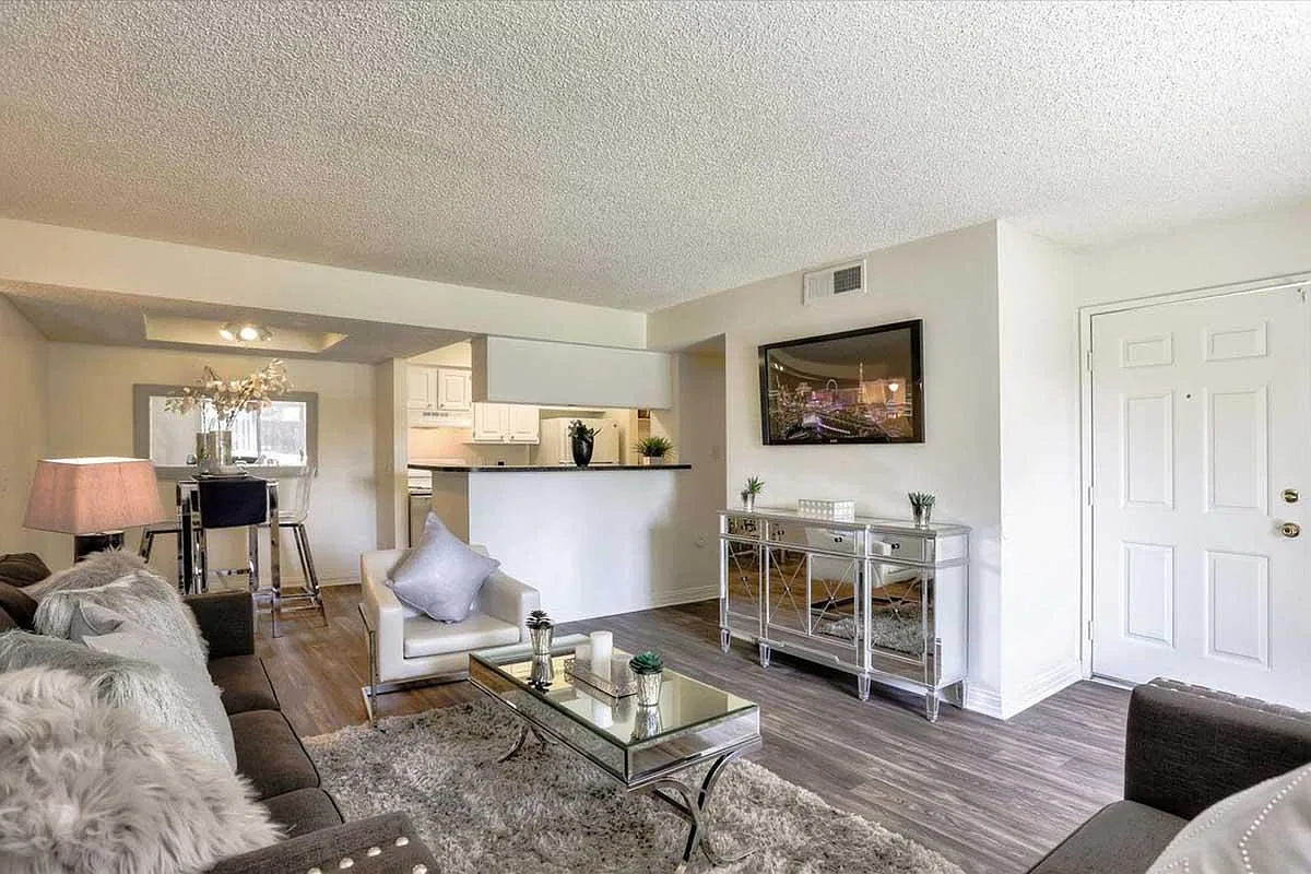 Sterling Summerland — Photo 2