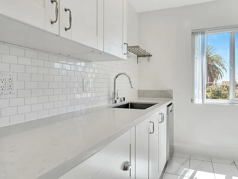 929 S Bedford St #302 — Photo 4