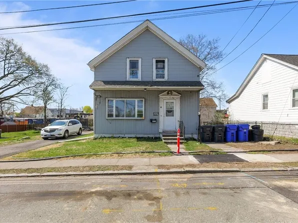 7 Oakley St, East Providence, RI 02914