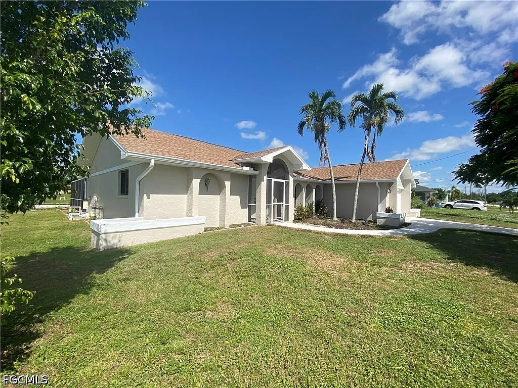 3 bed, 2.0 bath, 2371 sqft, $2,100 — Photo 3
