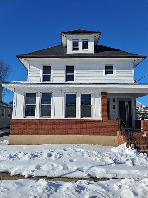 1st image of 160 Garfield Ave Floor 1