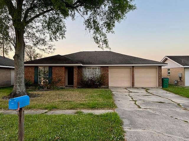 1st image of 3215 Vine Dr #2