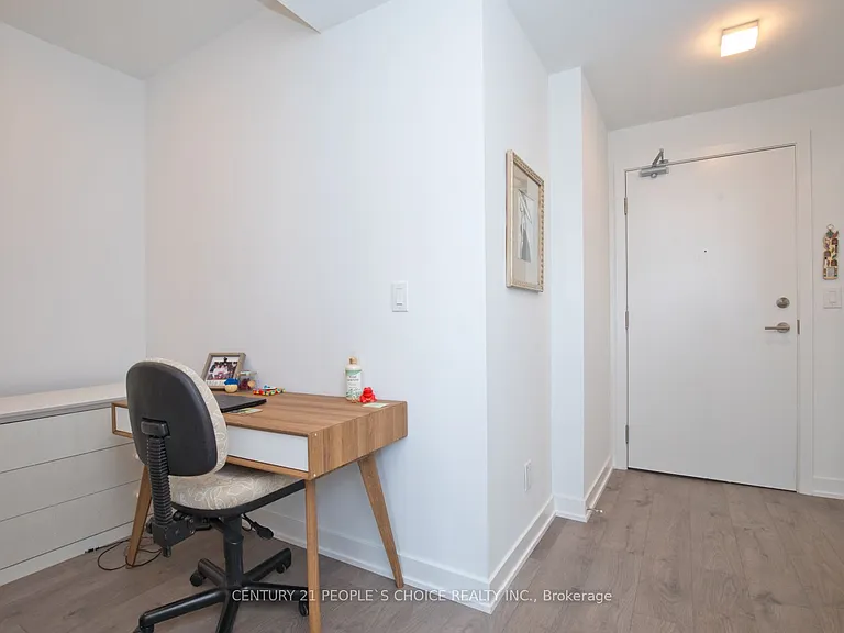 180 Veterans Dr #302 — Photo 5