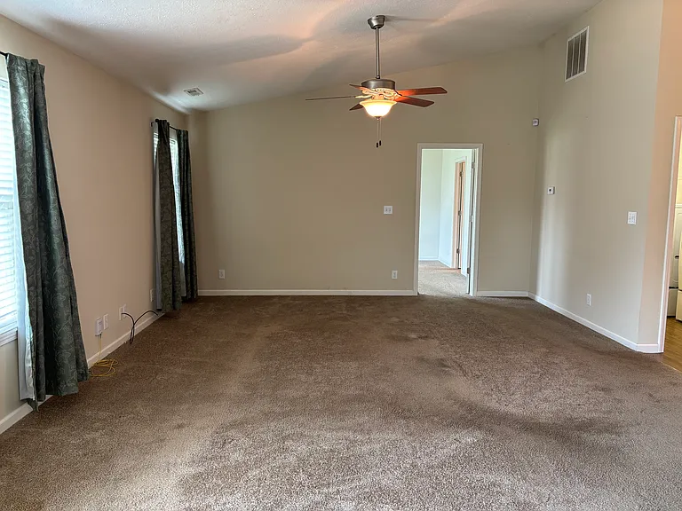 2915 Dillon Dr — Photo 8