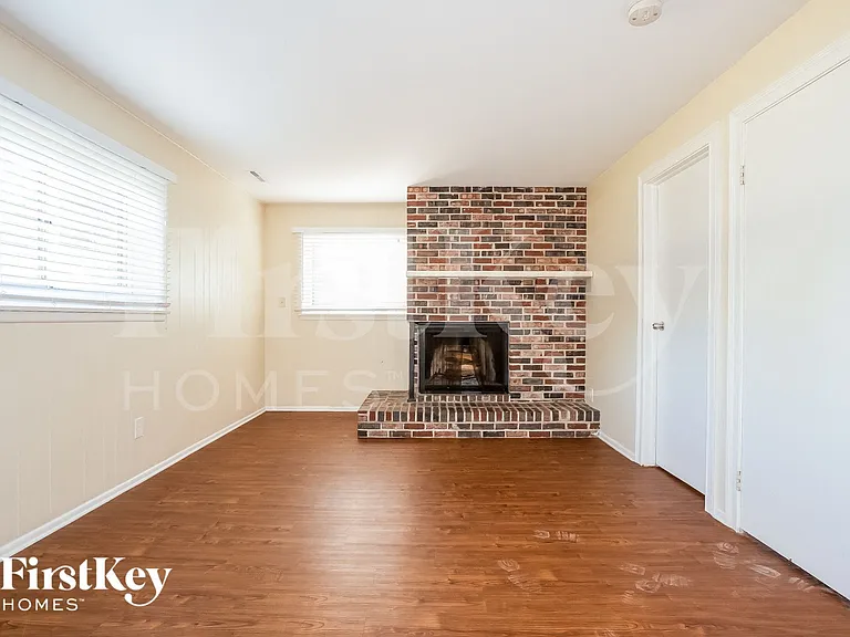 148 Berkshire Dr — Photo 7