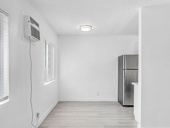 3rd image of 3324 Drew St APT 1