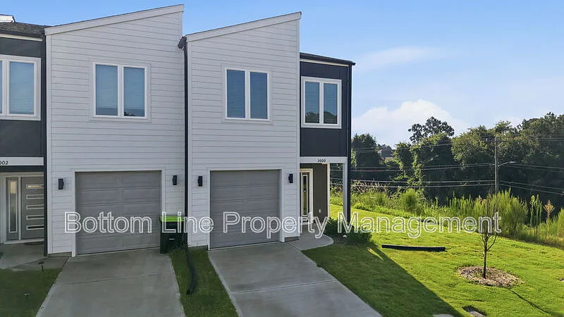 3 bed, 2.5 bath, 1740 sqft, $1,875 — Photo 4
