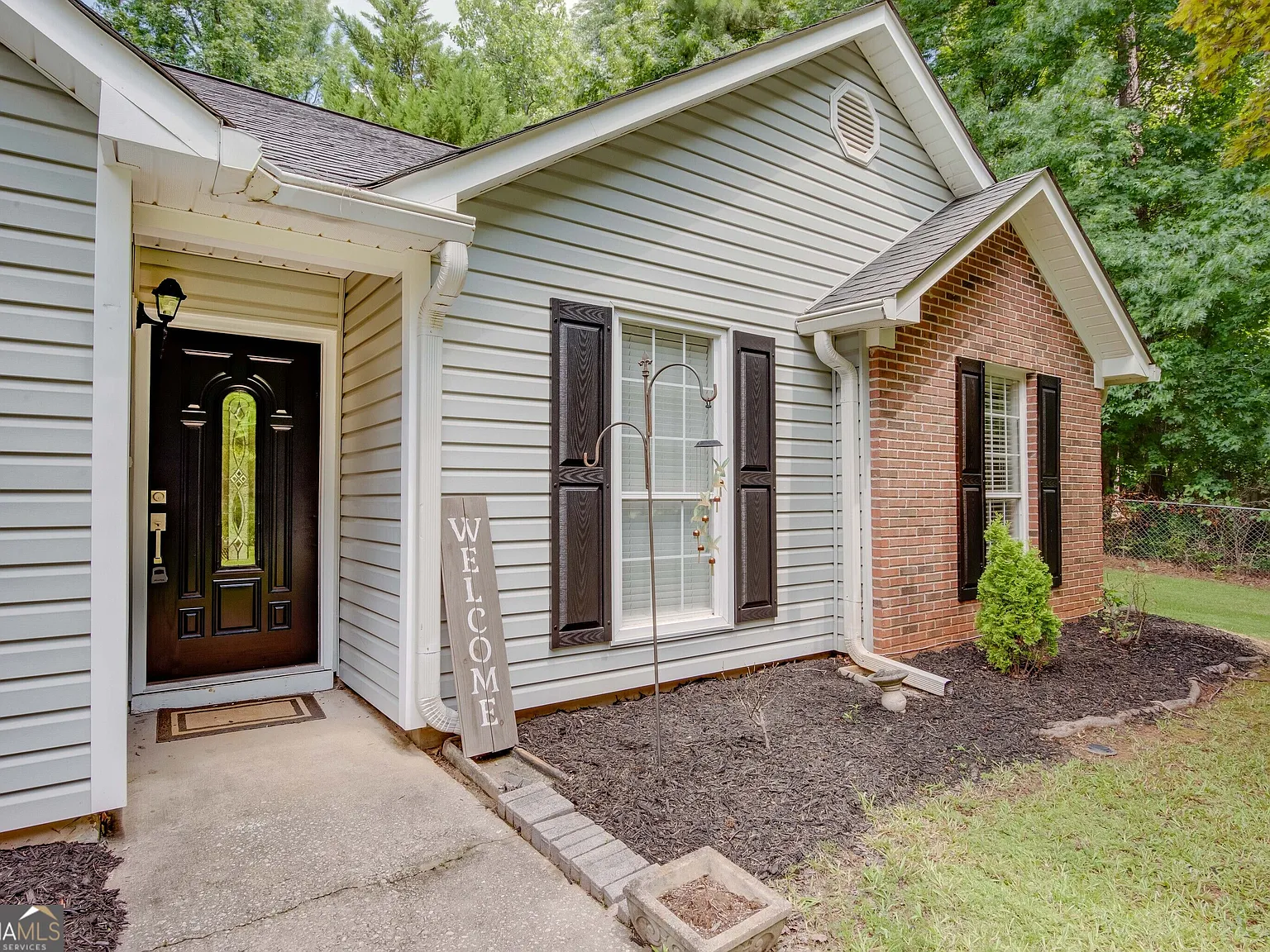3 bed, 2.0 bath, 1318 sqft, $2,200 — Photo 4