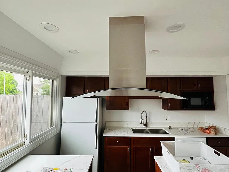 1704 Sussex Walk — Photo 16