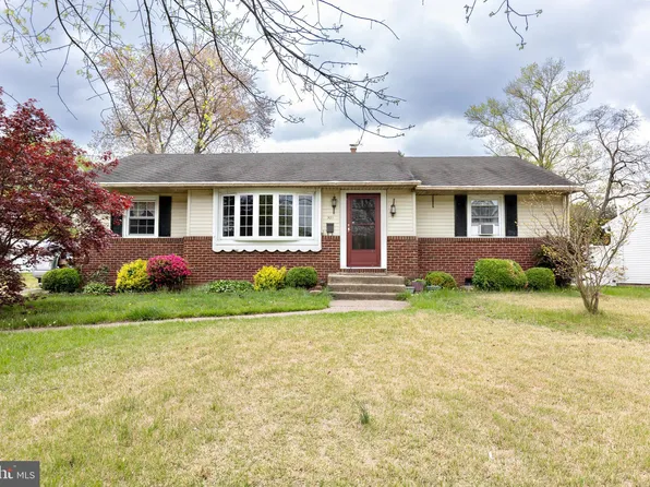 921 Pasadena Dr, Somerdale, NJ 08083