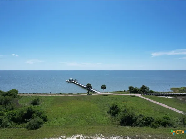 41 Bay Club Dr, Seadrift, TX 77983