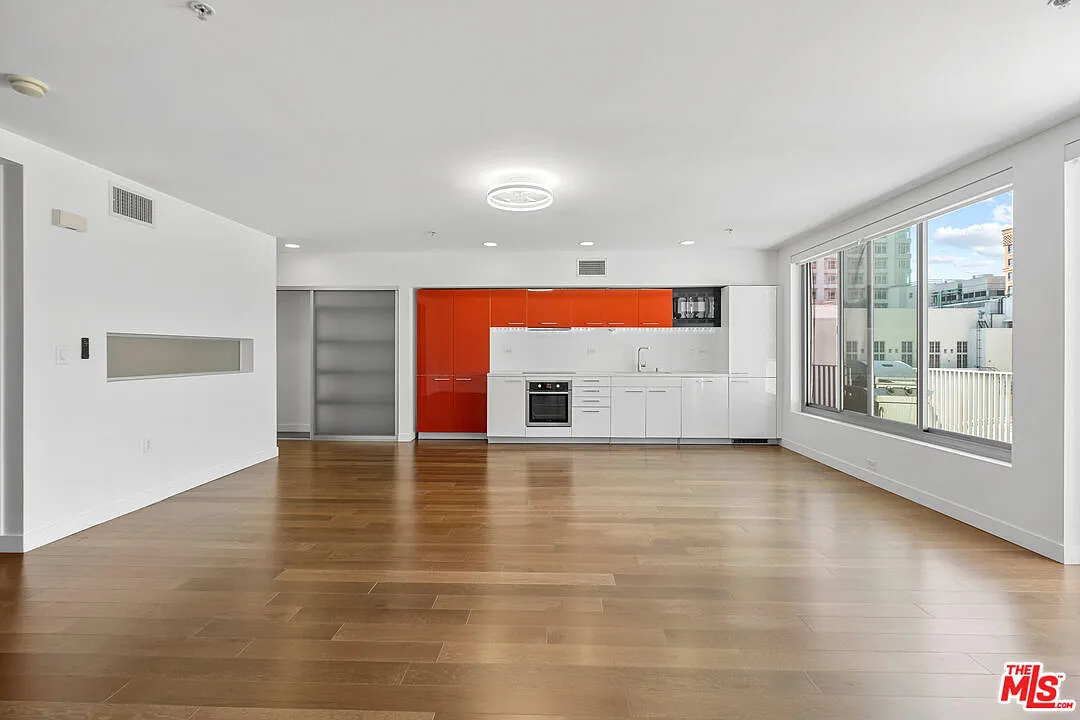 1 bed, 1.0 bath, 930 sqft, $2,950 — Photo 2