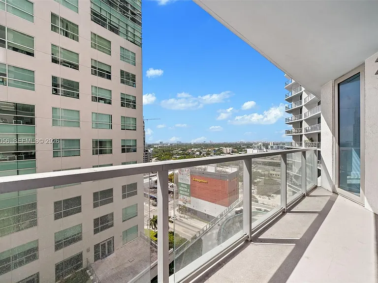 185 SW 7th St #1710 — Photo 8