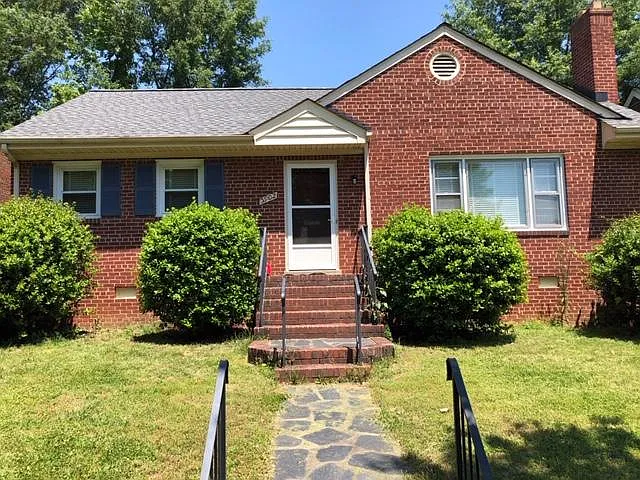 3902 Floyd Ave — Photo 1