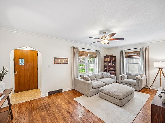 2nd image of 3014 44th St