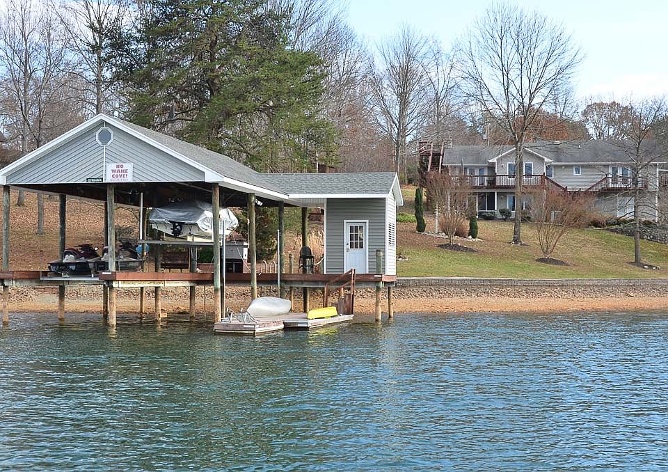 1st image of 325 Waterside Dr