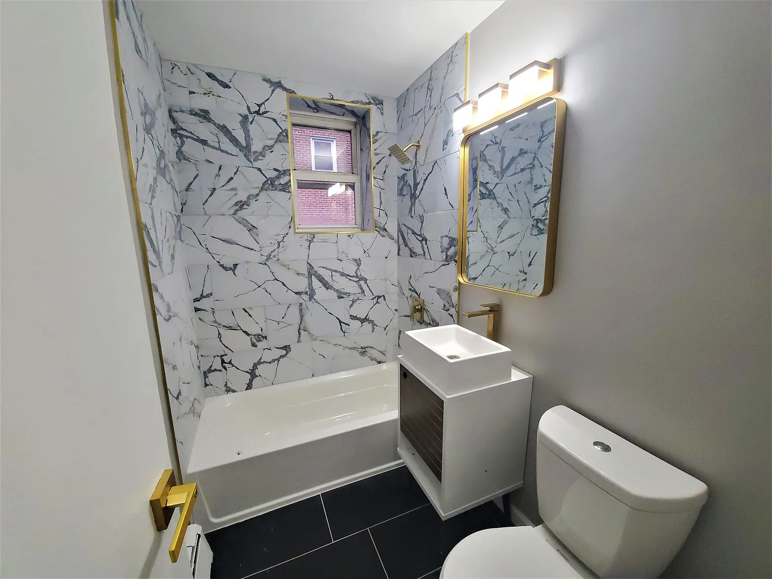 2 bed, 900 sqft, $2,000 — Photo 3