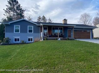 6936 Dickson Dr, Grand Ledge, MI 48837