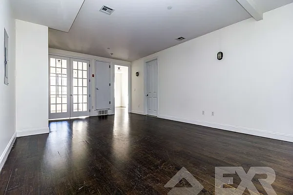 Rented by EXR | media 3