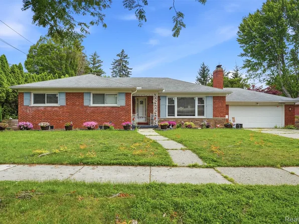 19986 E Doyle Pl, Grosse Pointe Woods, MI 48236