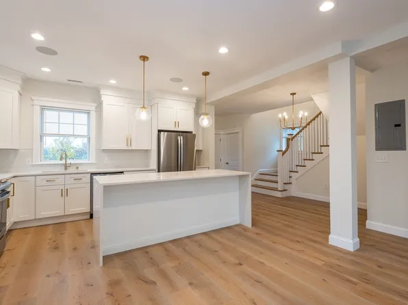 5 Woodside St #2, Salem, MA 01970