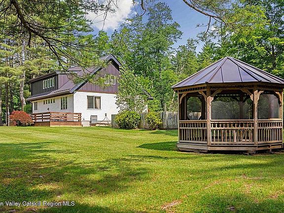 2nd image of 118 Bennett Rd