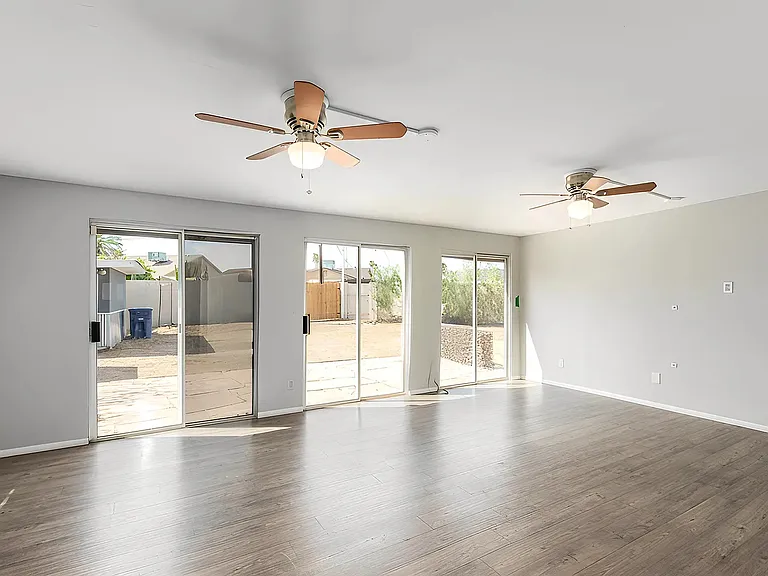 122 E Taylor St — Photo 3