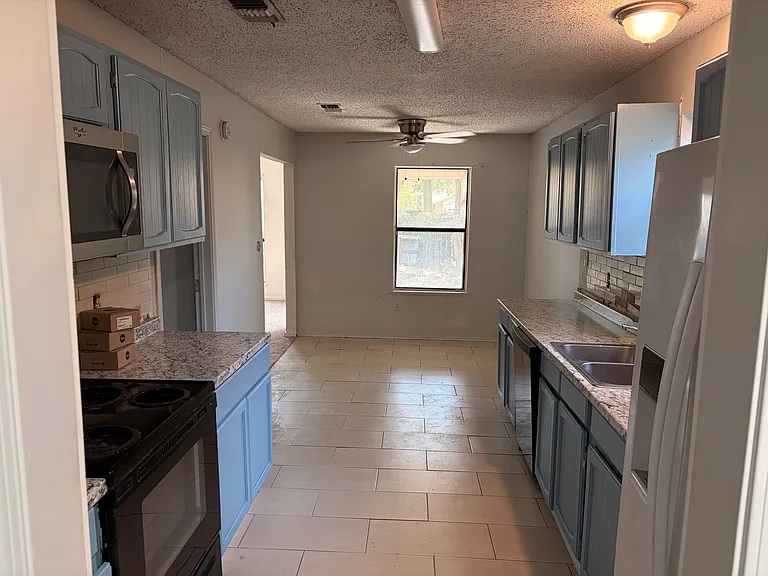 405 Birdsong Ln — Photo 5