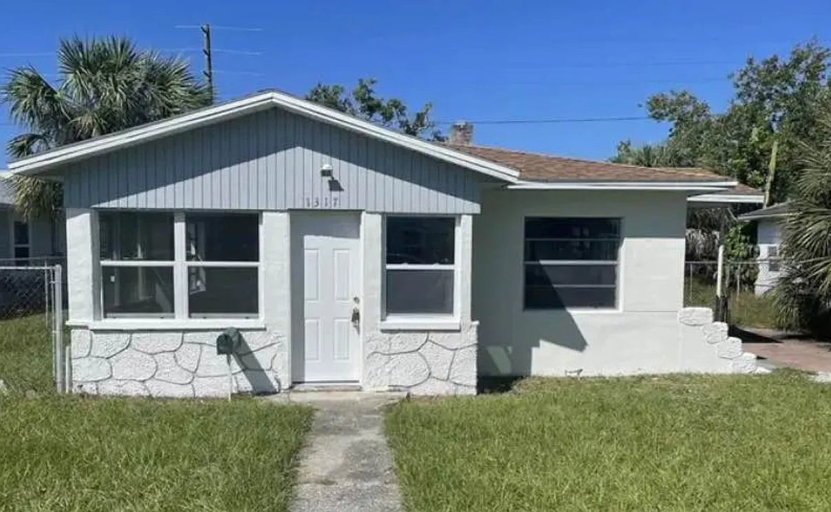 2 bed, 856 sqft, $1,600 — Photo 1