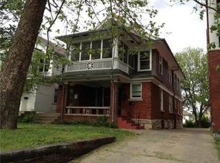 3921 Roanoke Rd, Kansas City, MO 64111