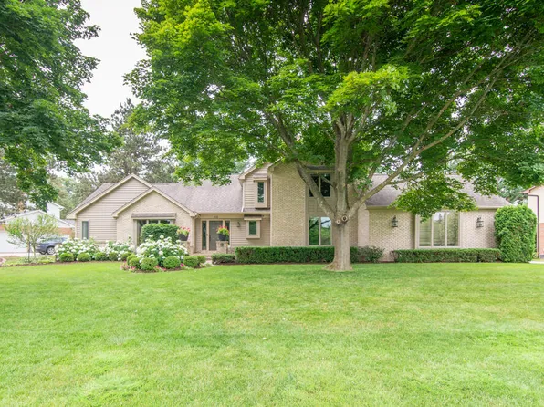 812 Boutell Dr, Grand Blanc, MI 48439