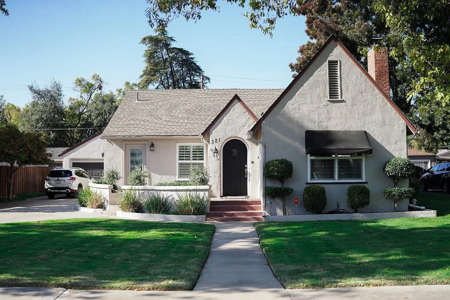 321 Las Palmas Ave photo 1