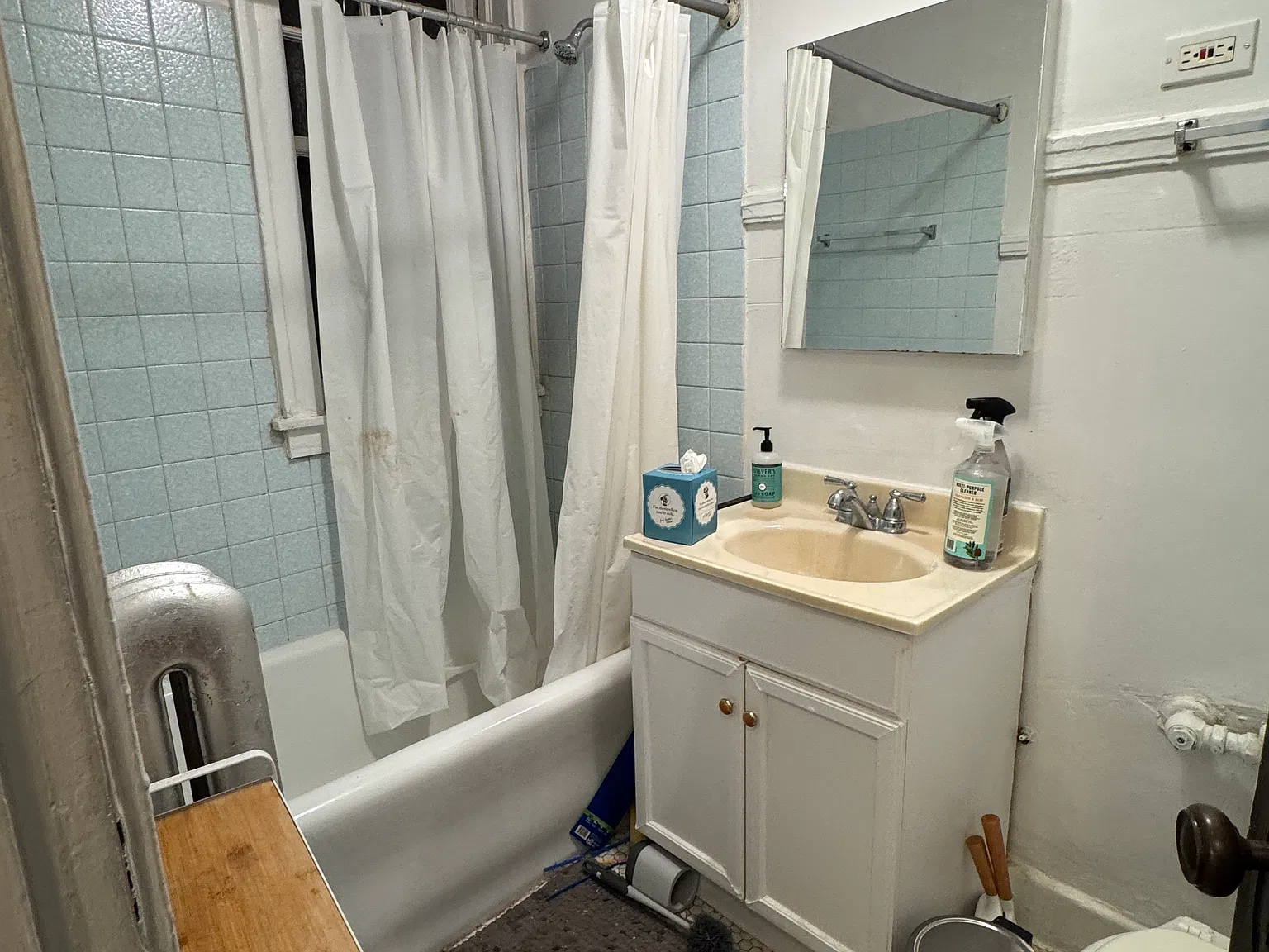 6810 N Lakewood Ave — Photo 3