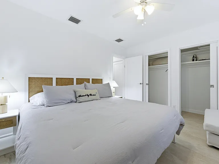 221 Princeton Dr — Photo 11