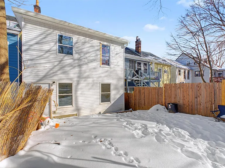 61 Carson Ave — Photo 11